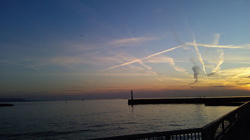 夕日と飛行機雲2.jpg